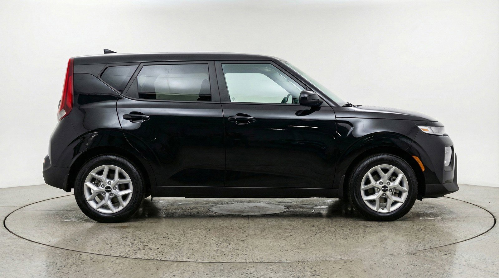 Used 2025 Kia Soul LX w/ LX Technology Package FWD image 11