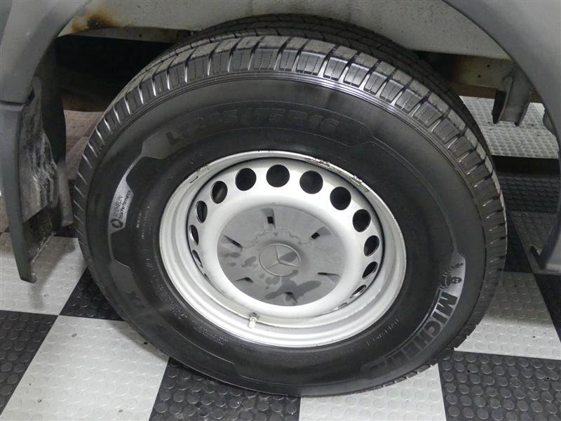 Used 2015 Mercedes-Benz Sprinter 2500 image 14