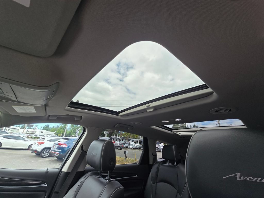 Used 2020 Buick Enclave Avenir w/ Avenir Technology Package AWD/4WD image 23