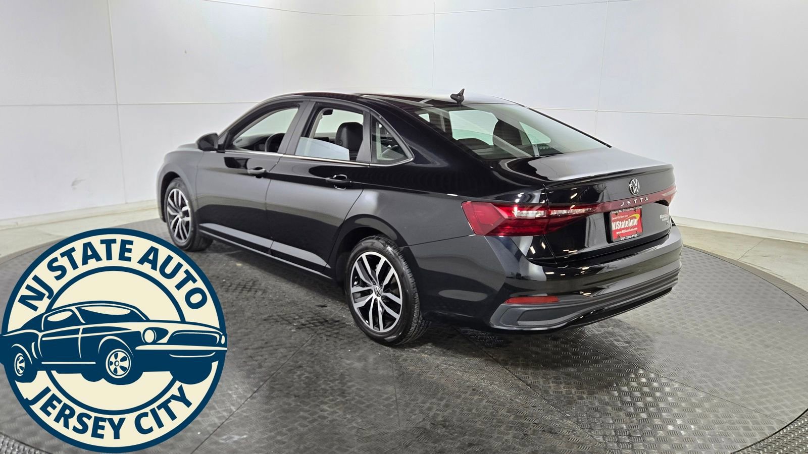 Used 2025 Volkswagen Jetta SE image 5
