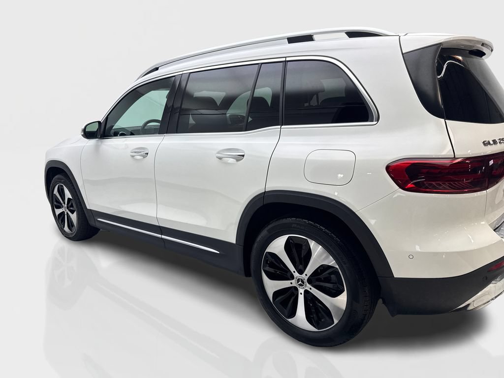 Used 2025 Mercedes-Benz GLB 250 4MATIC image 14