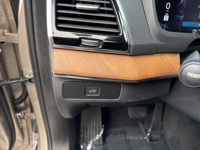 Used 2024 Volvo XC90 B6 Plus w/ Protection Package image 21