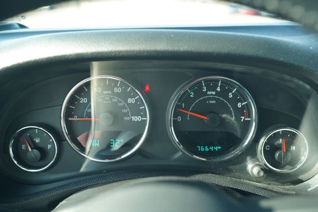 Used 2015 Jeep Wrangler Unlimited Sahara w/ Dual Top Group image 29