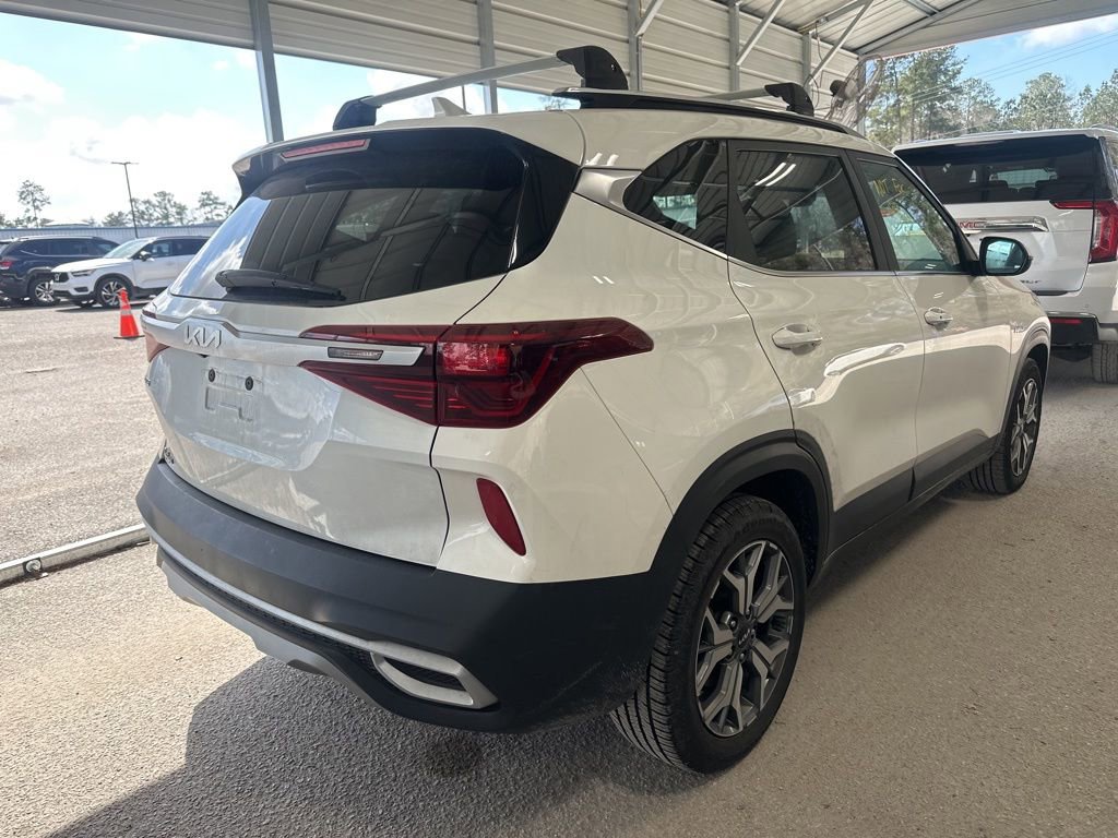 Used 2022 Kia Seltos EX image 3