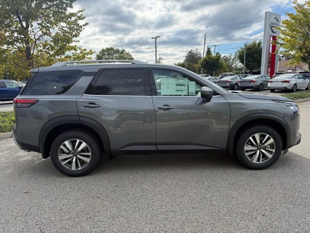 New 2025 Nissan Pathfinder SL w/ Black Appearance Package image 4