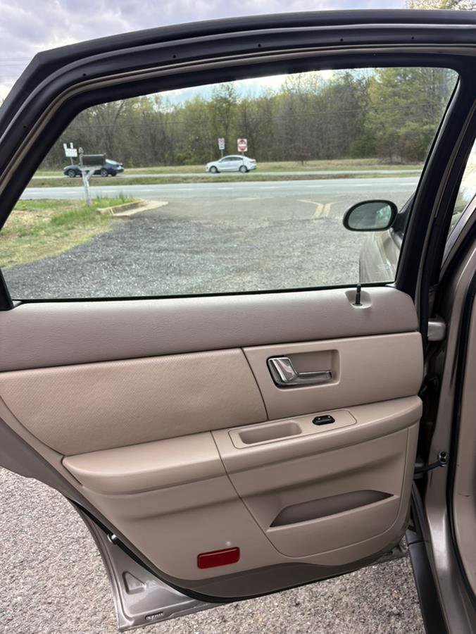 Used 2003 Ford Taurus LX image 14