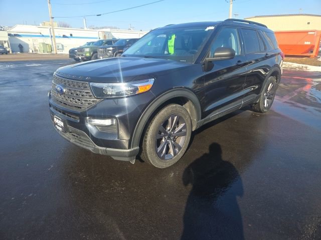 Used 2021 Ford Explorer XLT w/ Equipment Group 202A image 3