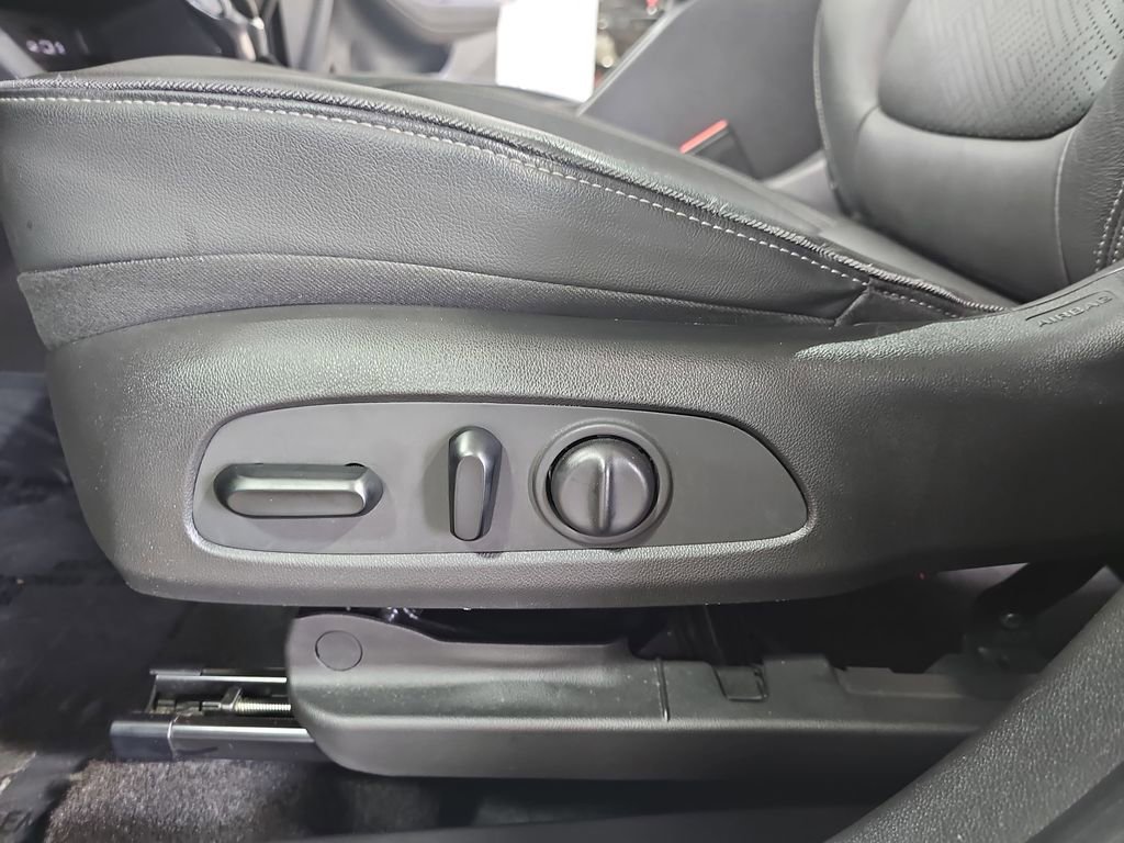 Used 2022 Buick Encore GX Essence w/ Advanced Technology Package AWD/4WD image 34
