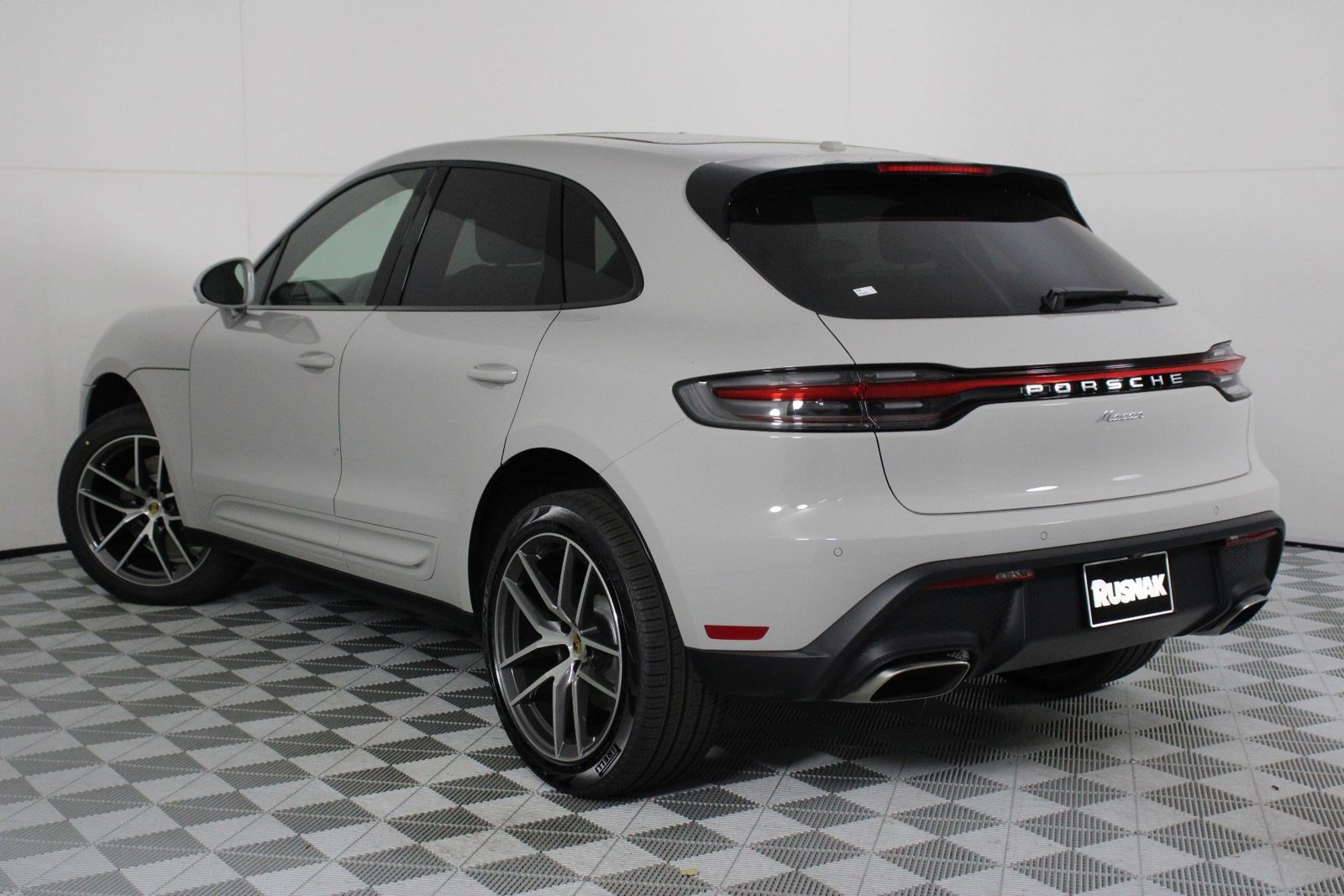 New 2026 Porsche Macan AWD/4WD image 3