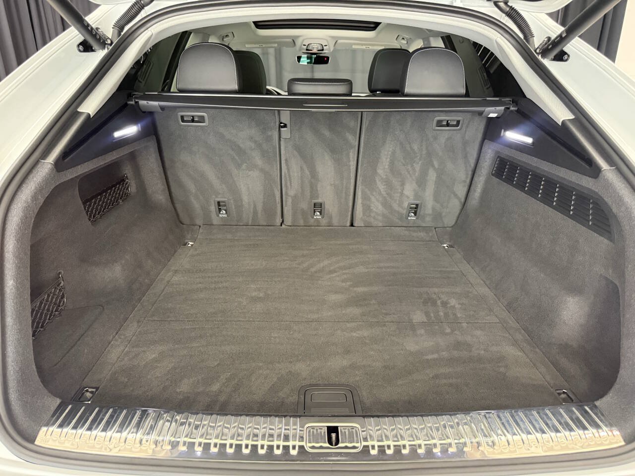 Used 2023 Audi Q8 Premium w/ Convenience Package AWD/4WD image 29