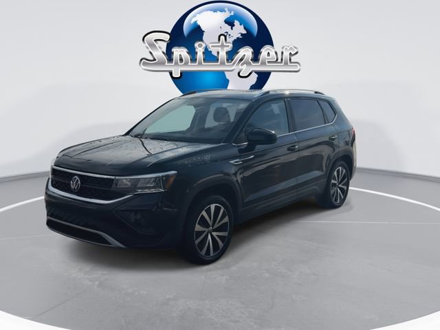 Used 2023 Volkswagen Taos SE w/ Panoramic Sunroof Package image 9