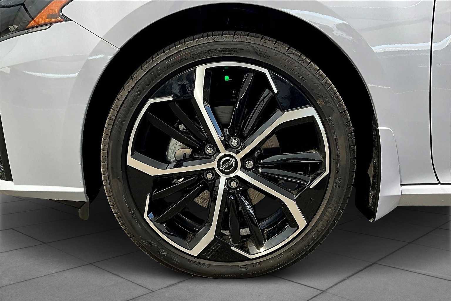 New 2025 Nissan Altima 2.5 SR image 9