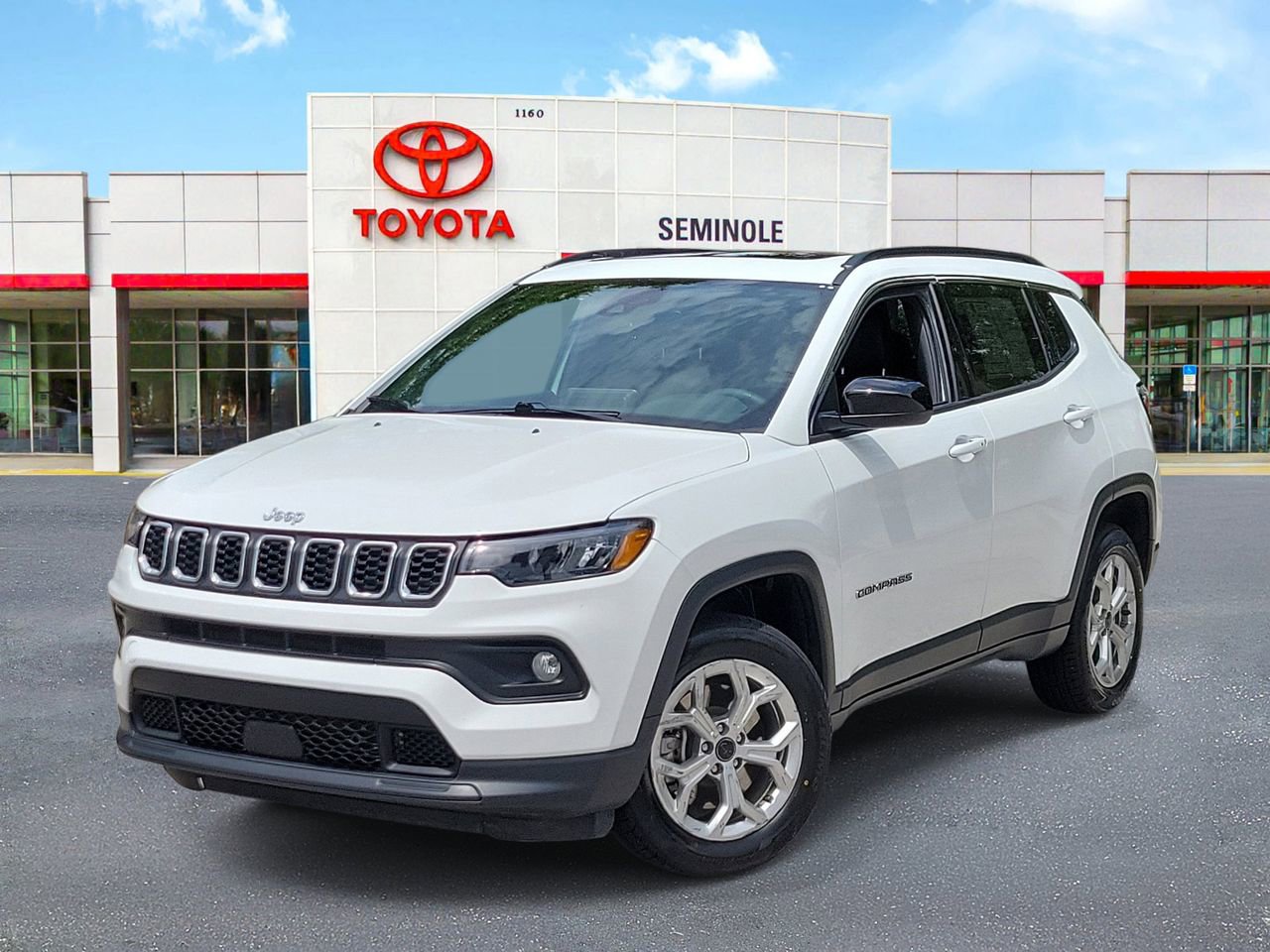 Used 2025 Jeep Compass Latitude w/ Sun & Sound Group AWD/4WD image 1