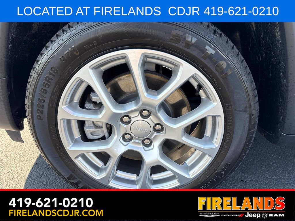 Used 2024 Jeep Compass Latitude w/ Sun and Sound Group AWD/4WD image 9