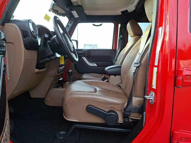 Used 2015 Jeep Wrangler Unlimited Sahara w/ Connectivity Group image 15