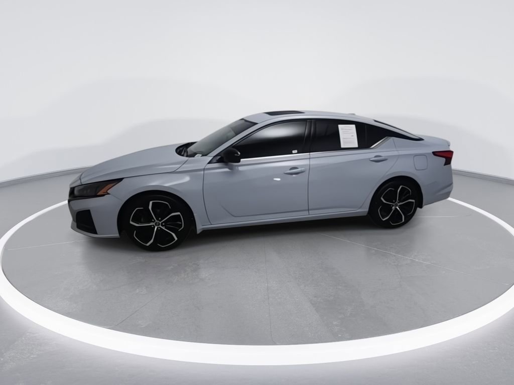 Used 2023 Nissan Altima 2.5 SR w/ SR Premium Package FWD image 7