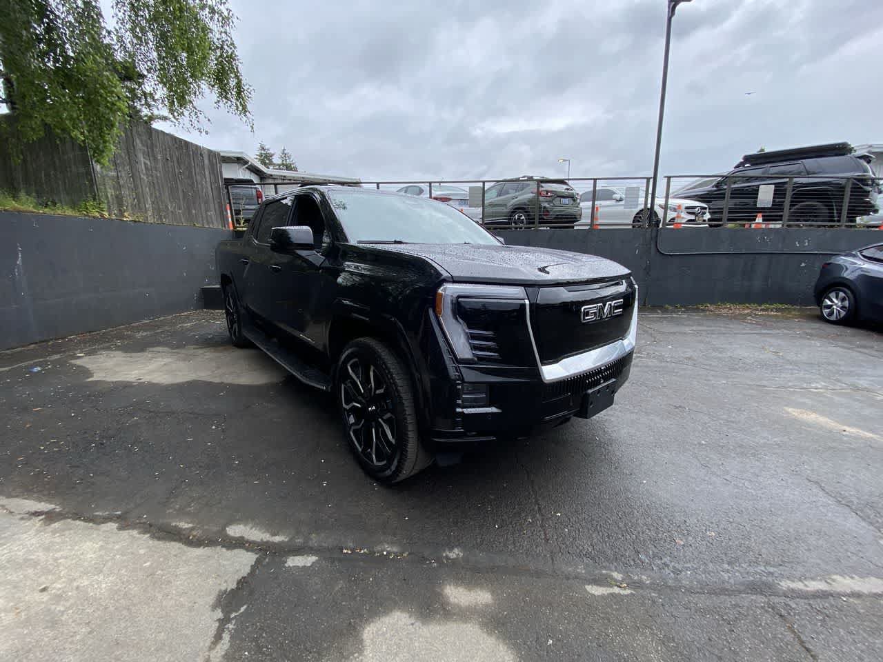 Used 2025 GMC Sierra EV Denali AWD/4WD image 8