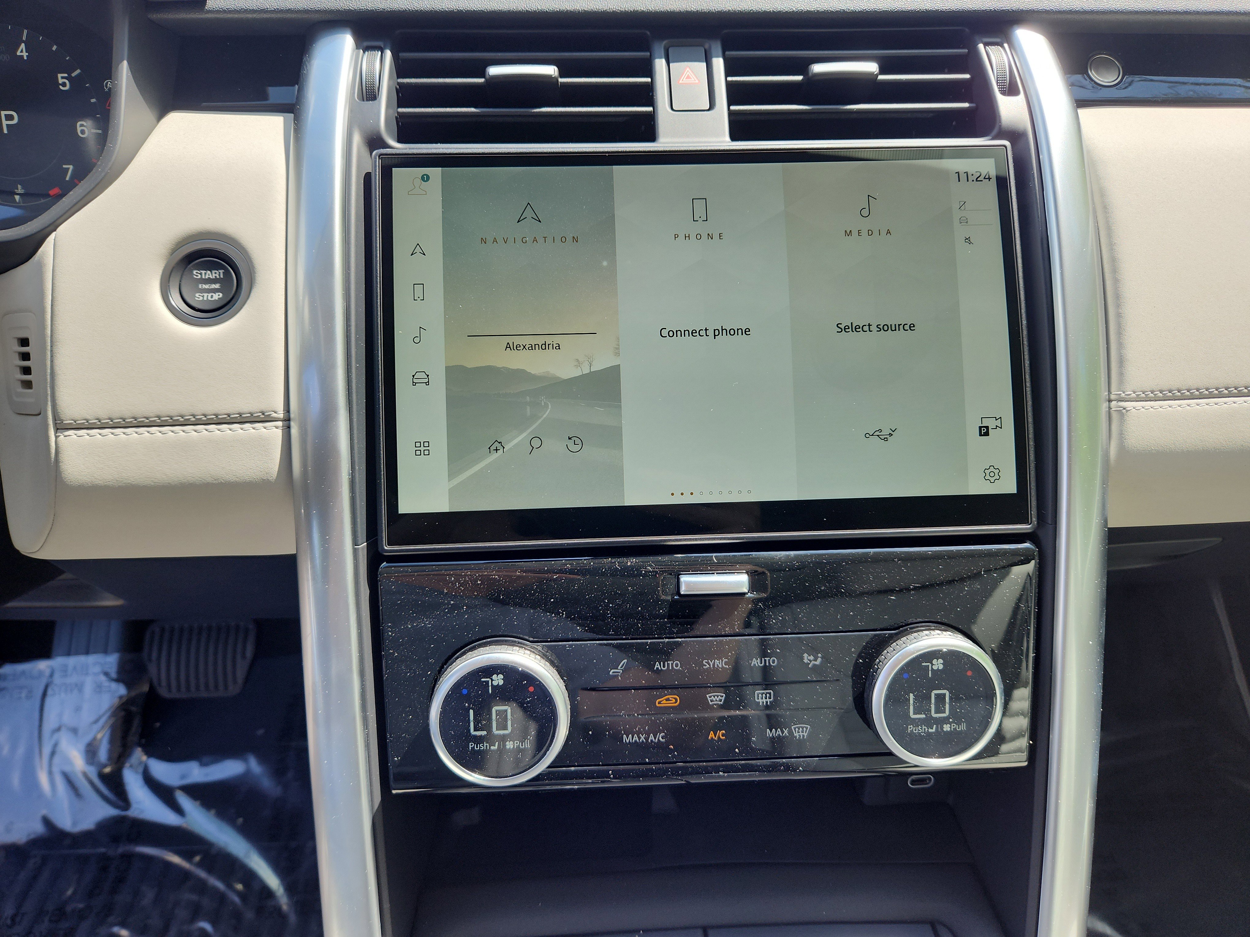 New 2025 Land Rover Discovery S image 17