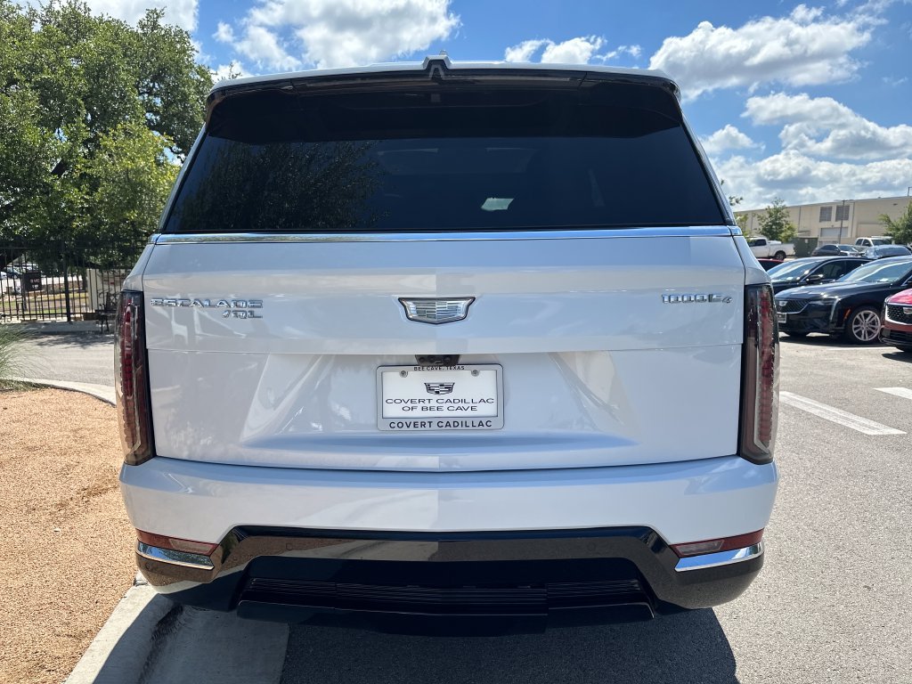 Certified 2026 Cadillac Escalade IQL Luxury AWD/4WD image 8