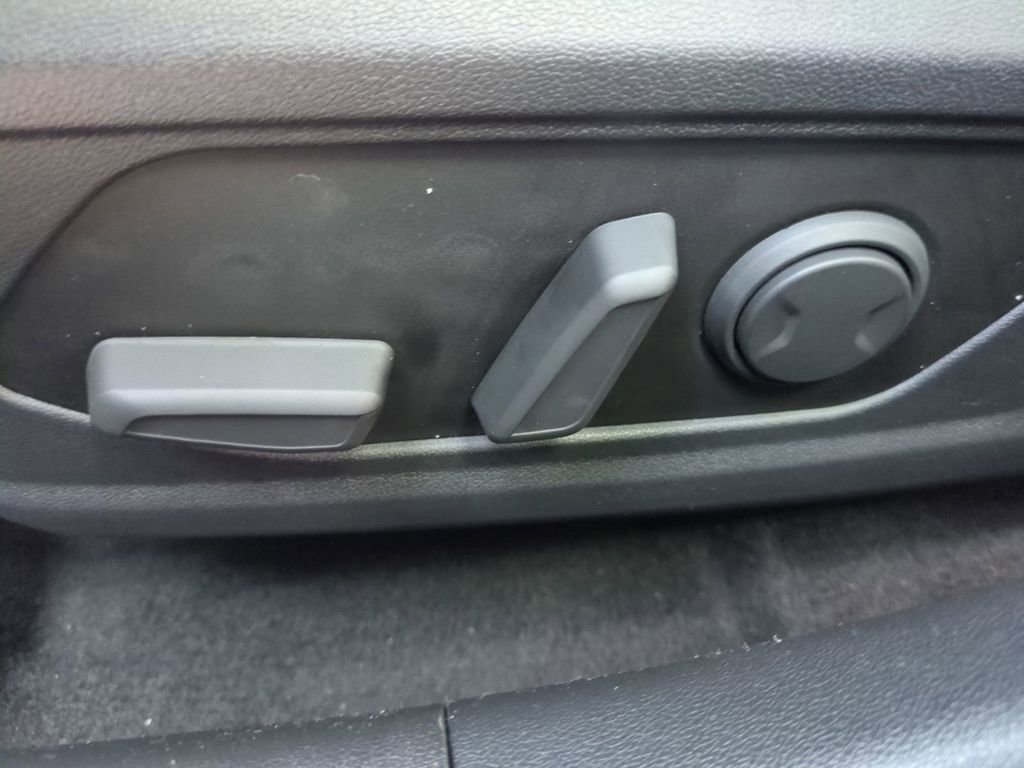 New 2026 Hyundai Elantra Limited image 21