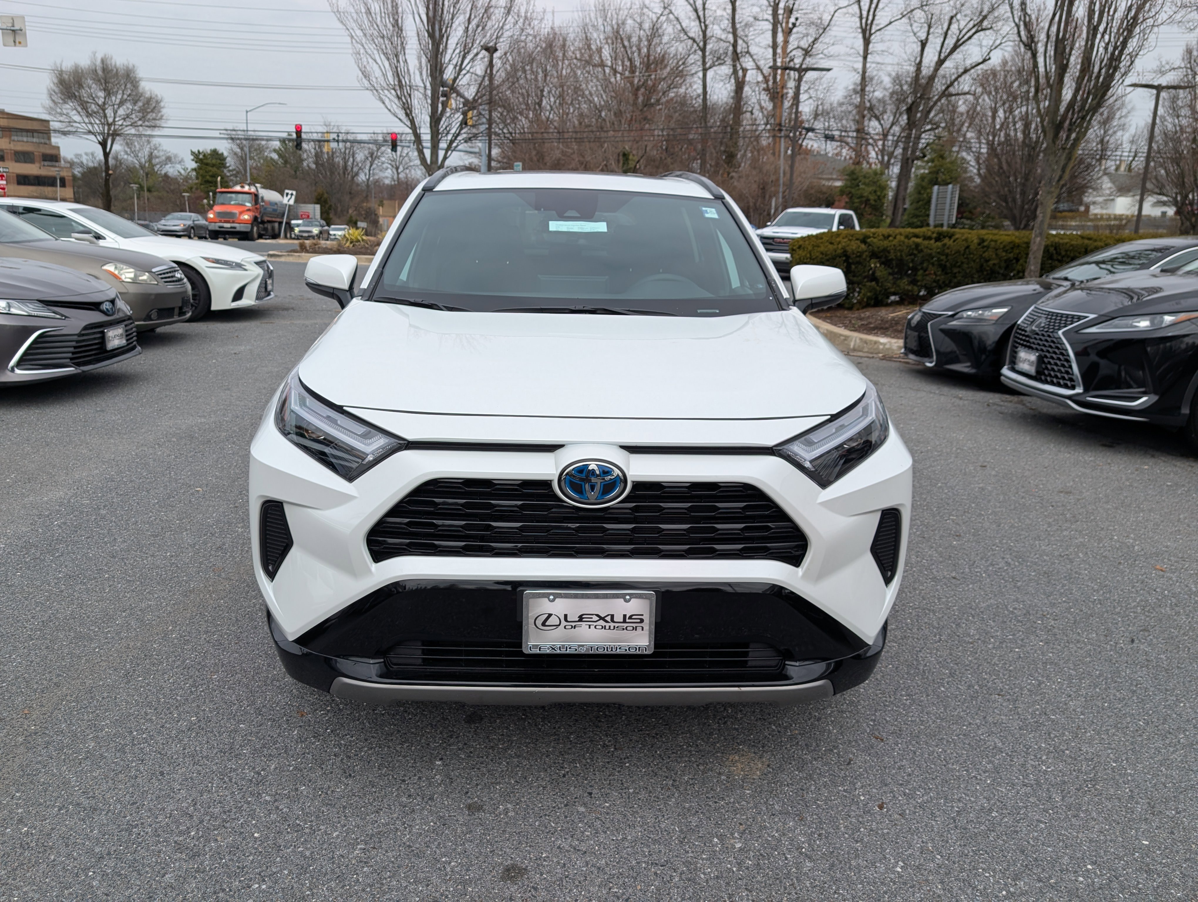 Used 2024 Toyota RAV4 SE w/ Convenience Package image 8