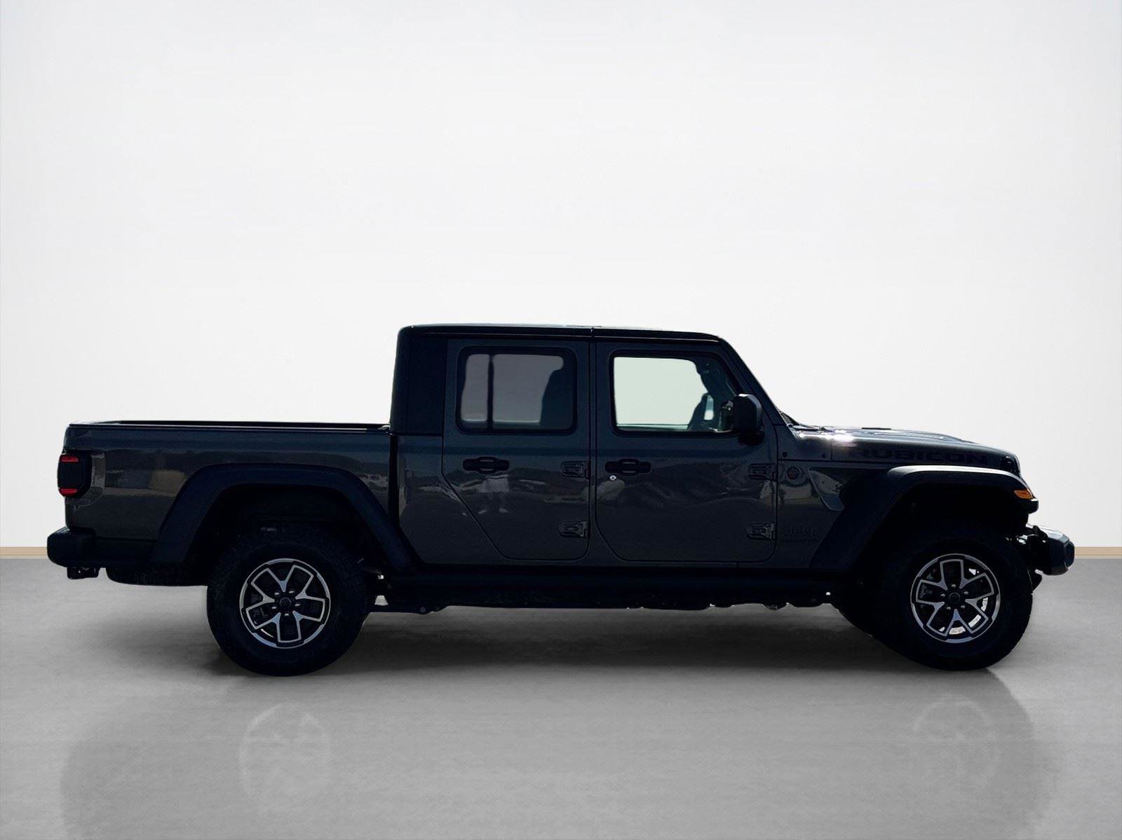 Used 2024 Jeep Gladiator Rubicon w/ Technology Group AWD/4WD image 9