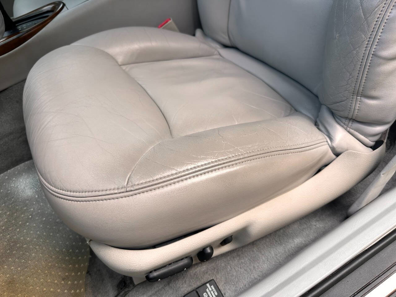 Used 1998 Lincoln Mark VIII RWD image 49