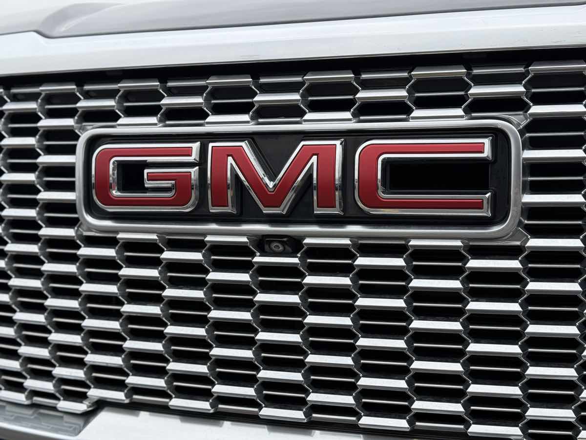Used 2021 GMC Yukon XL Denali image 6