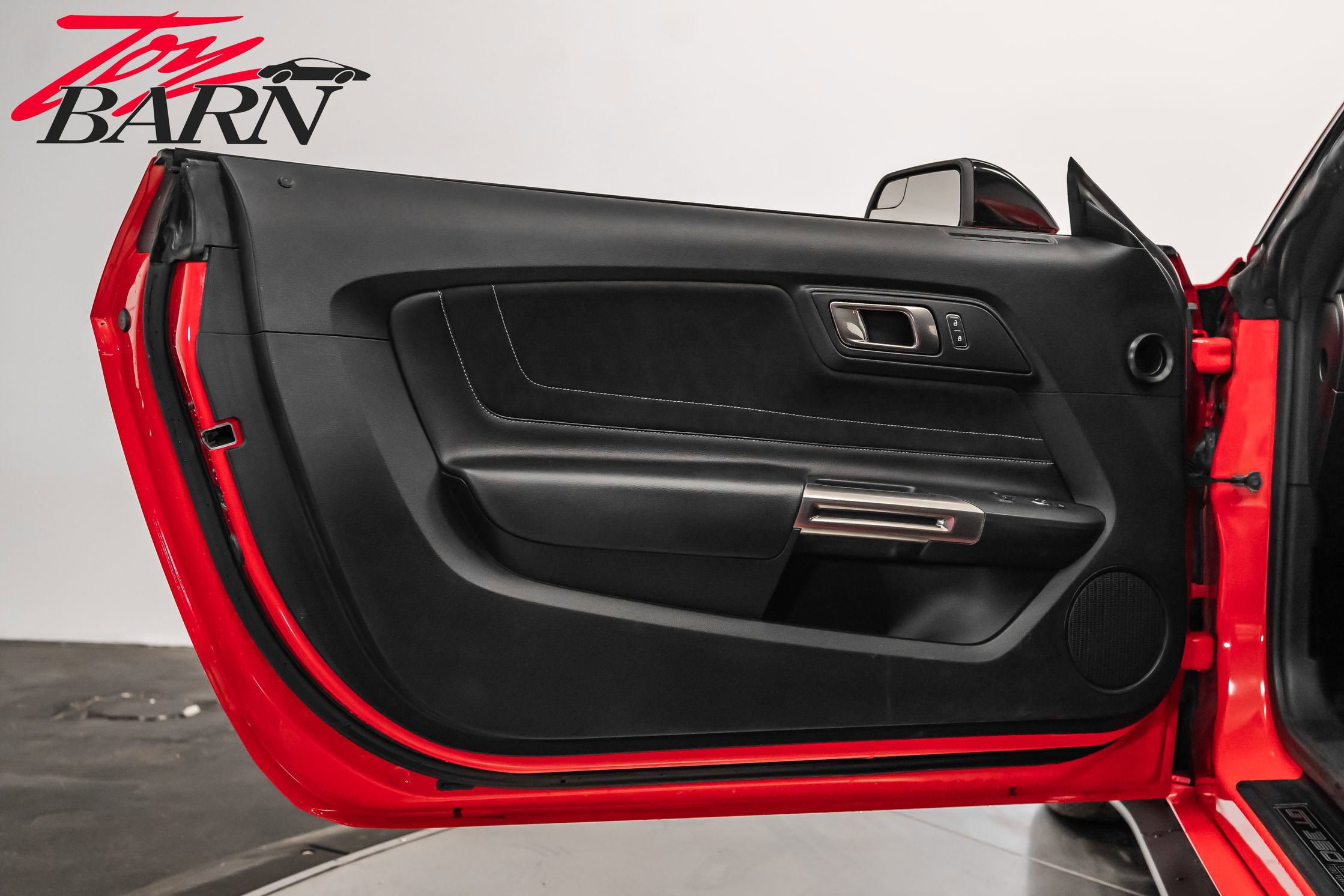 Used 2016 Ford Mustang Shelby GT350 w/ Technology Package image 18