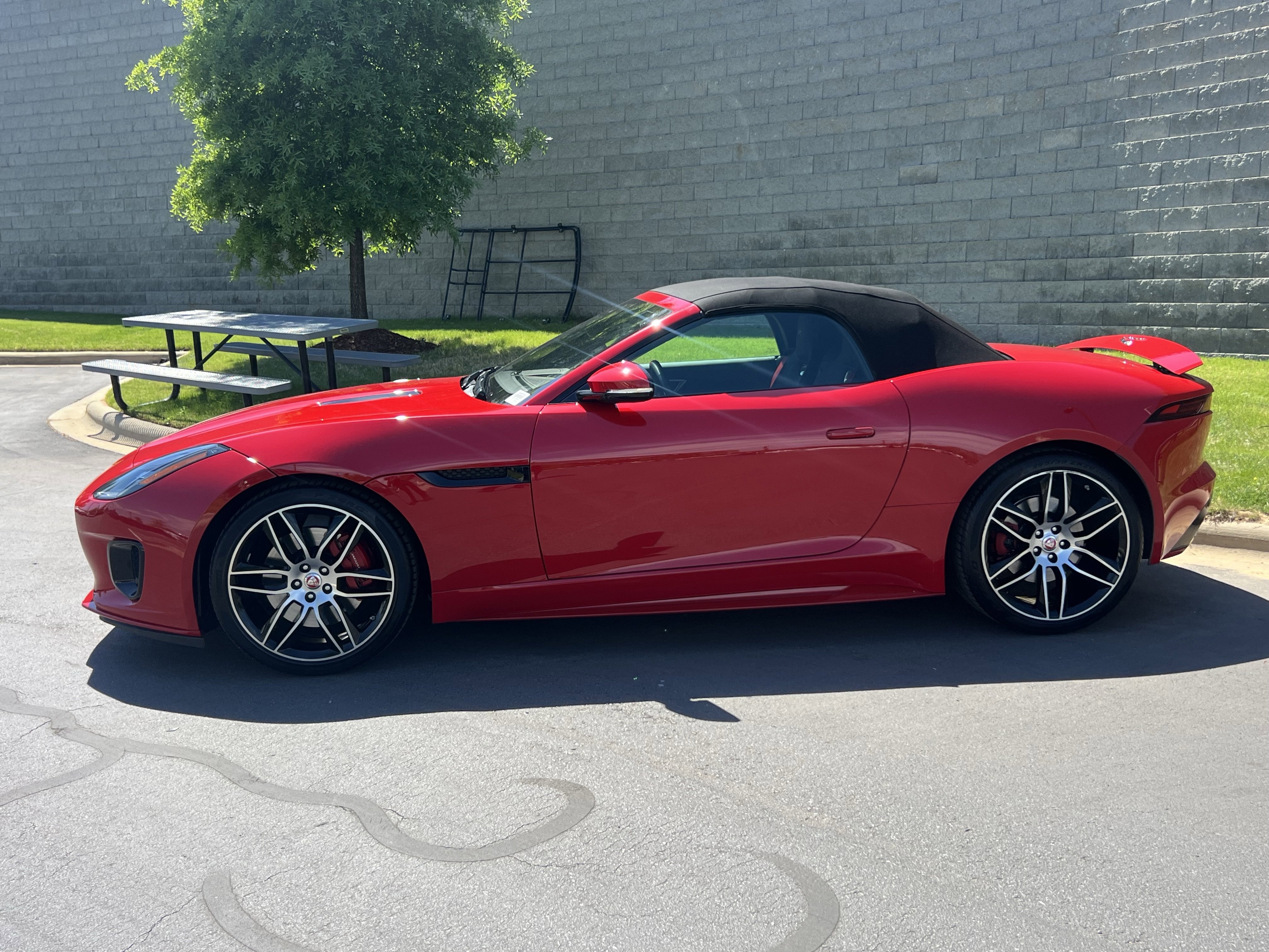 Used 2020 Jaguar F-TYPE Checkered Flag image 4