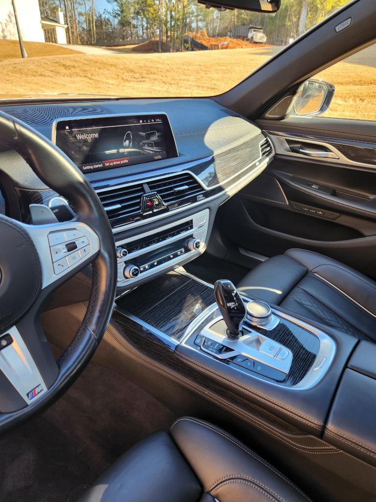 Used 2022 BMW 750i xDrive w/ M Sport Package image 10