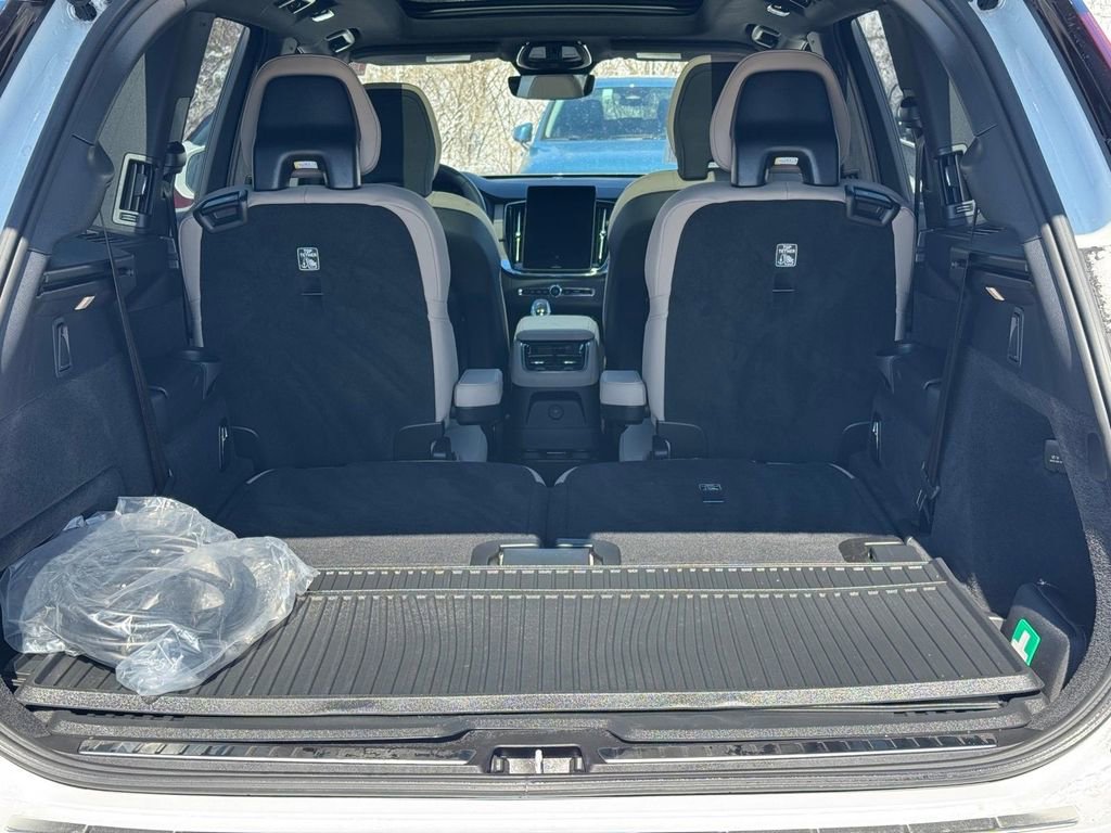Certified 2025 Volvo XC90 T8 Plus image 5