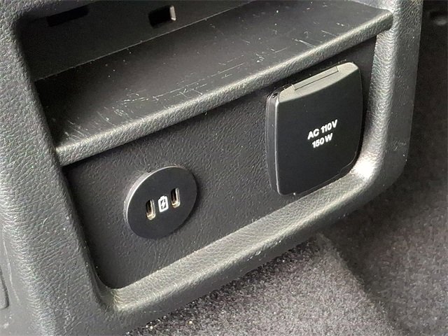 Used 2024 Ford Edge Titanium image 11