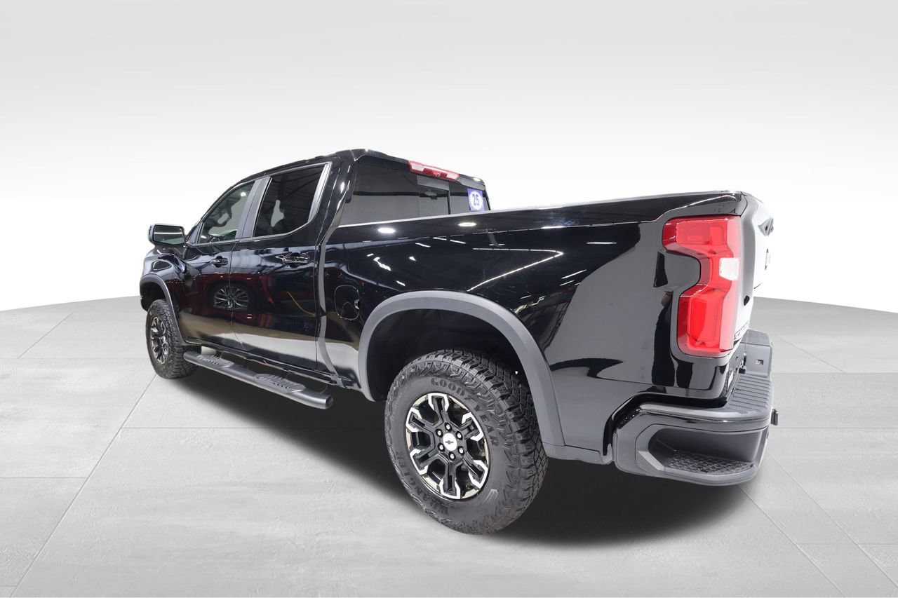 Used 2025 Chevrolet Silverado 1500 ZR2 w/ Technology Package image 2