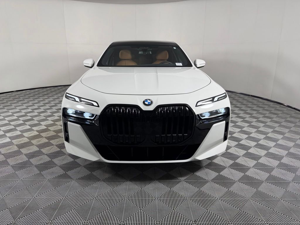 Used 2023 BMW 740i image 5