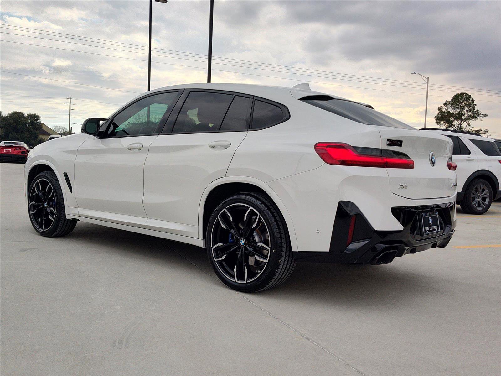 Certified 2024 BMW X4 M40i w/ Premium Package AWD/4WD image 4