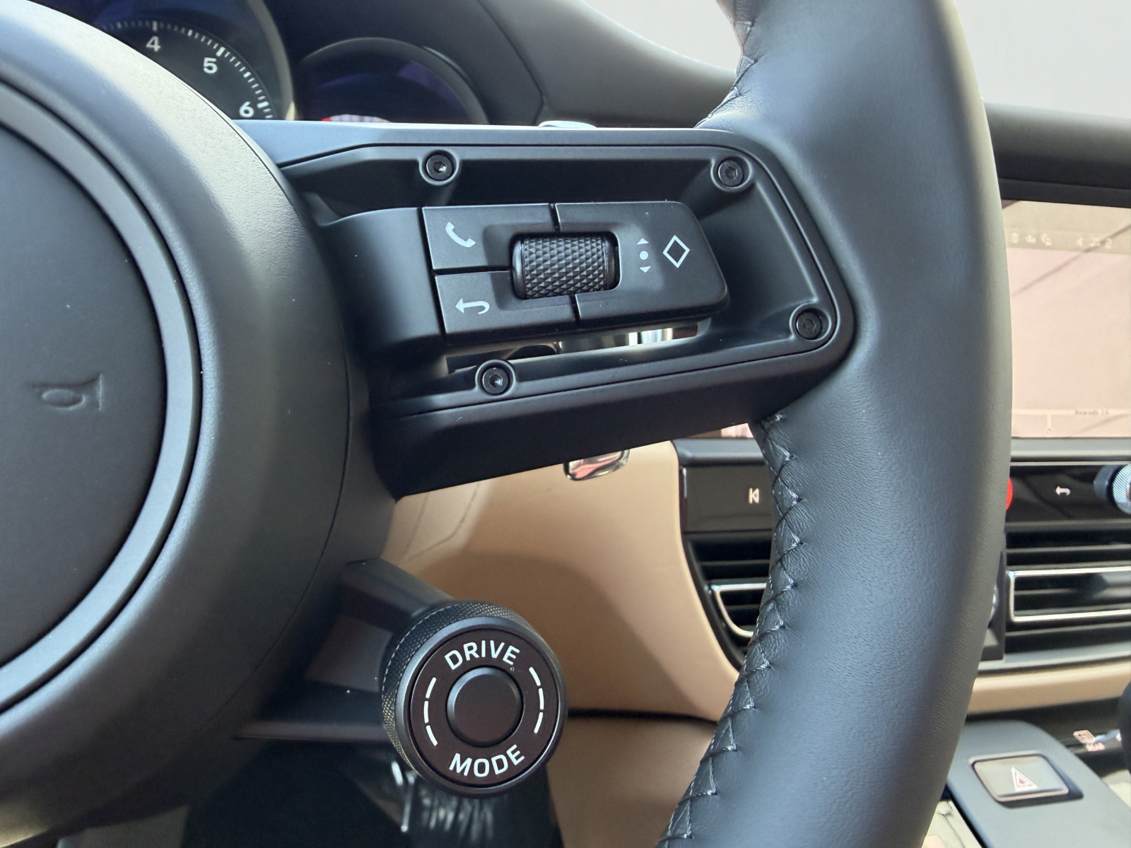 New 2026 Porsche Macan Turbo AWD/4WD image 33