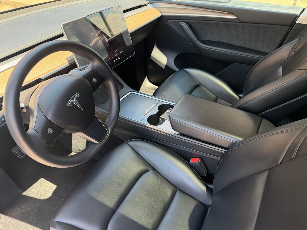 Used 2023 Tesla Model Y Long Range AWD/4WD image 2