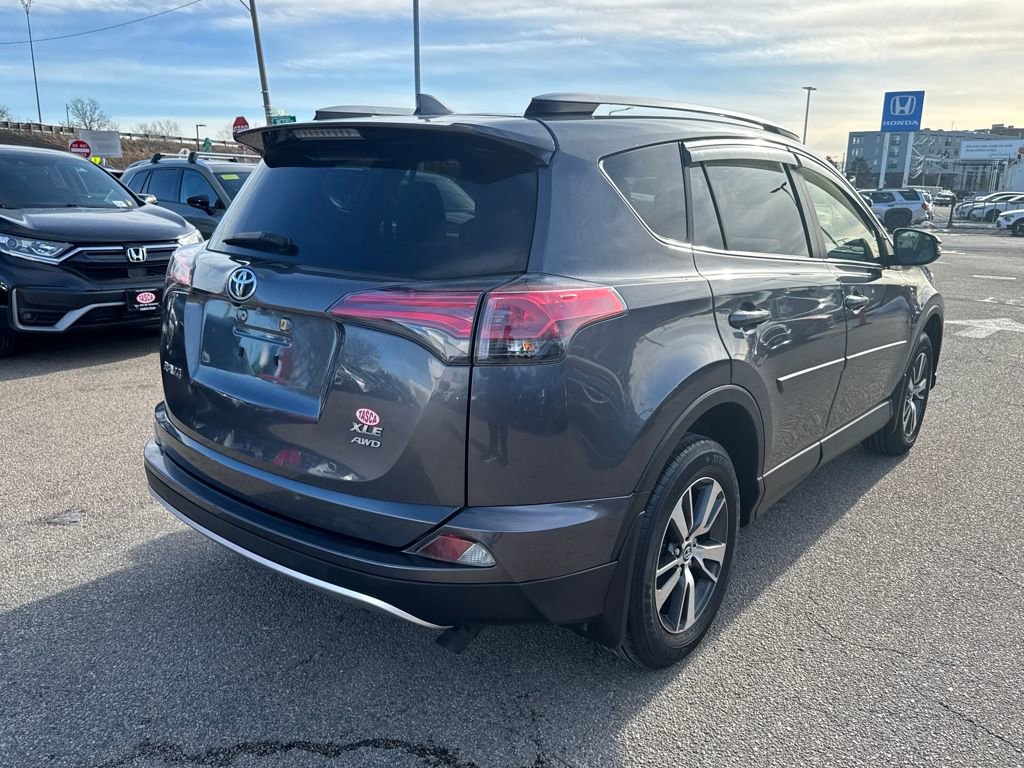 Used 2018 Toyota RAV4 XLE image 9