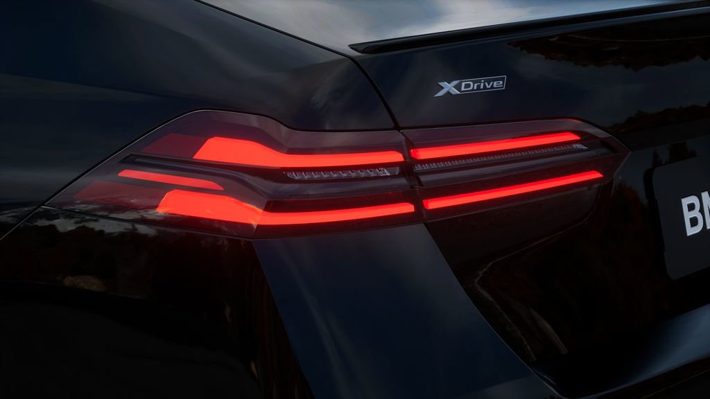 New 2027 BMW 550e xDrive image 8