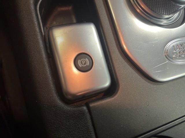 Used 2016 Land Rover LR4 HSE LUX image 31