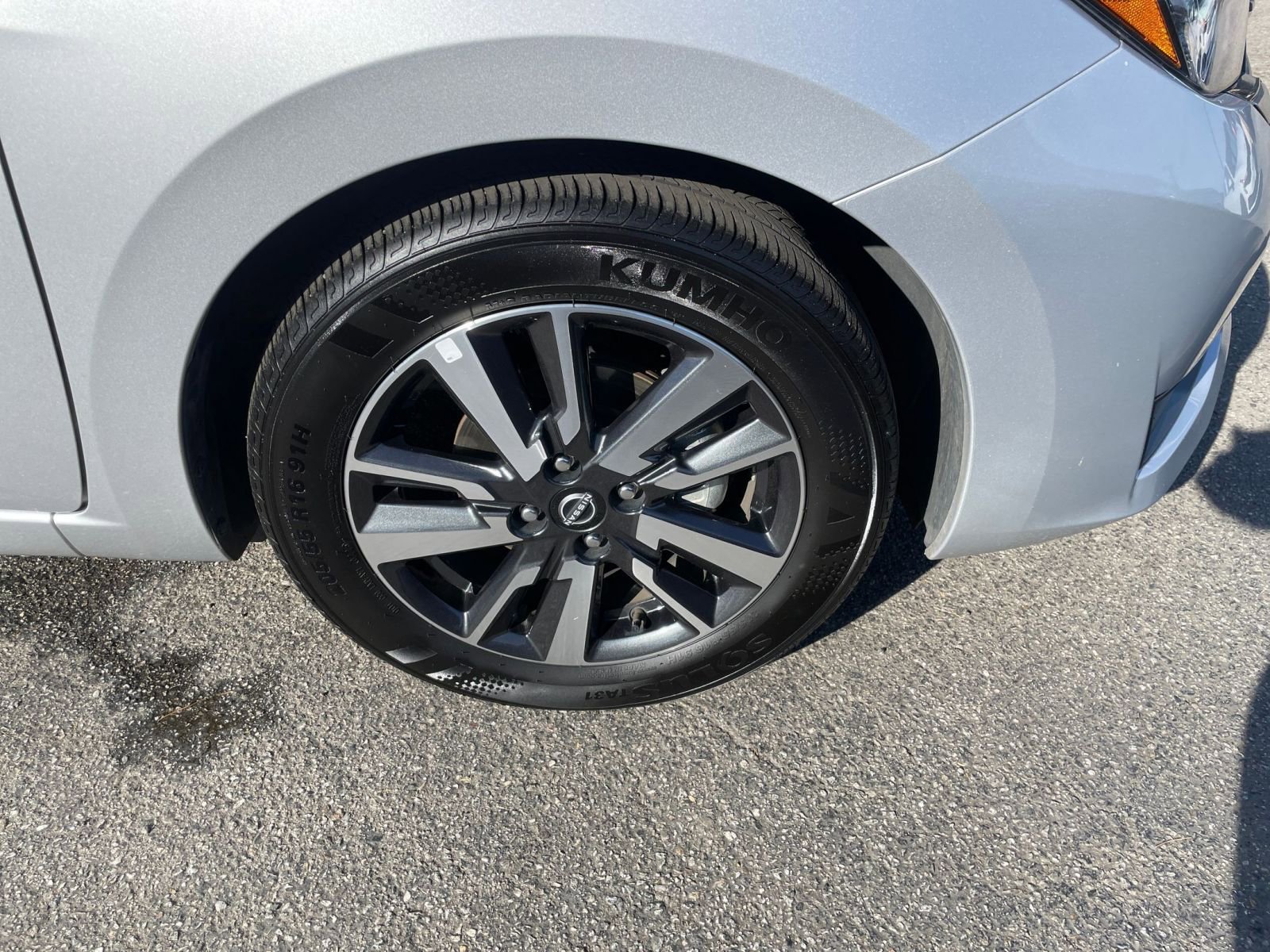 Used 2025 Nissan Versa SV image 30