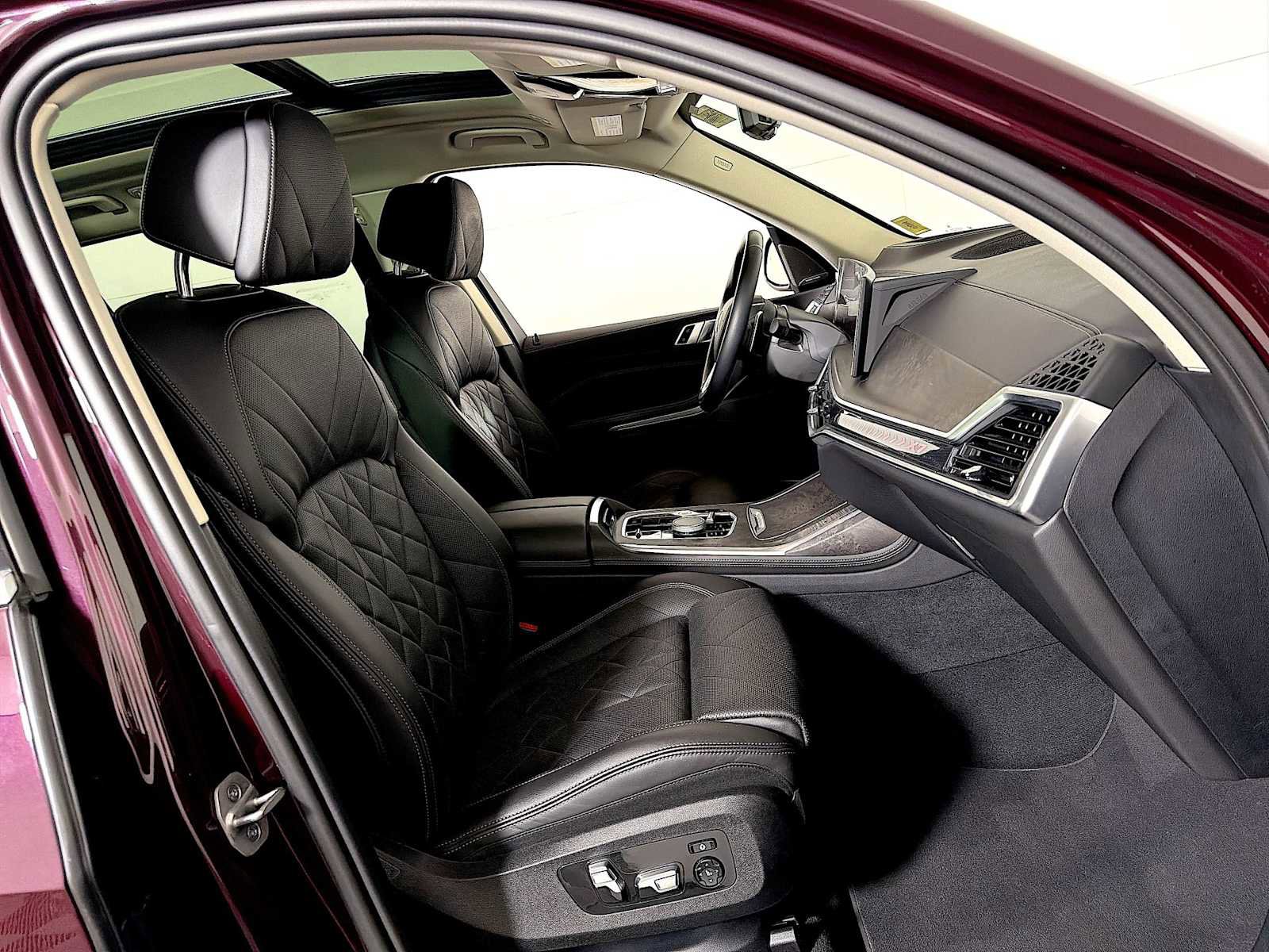 Certified 2024 BMW X7 xDrive40i w/ Premium Package image 25