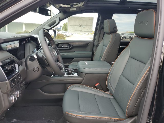 New 2026 GMC Yukon AT4 w/ AT4 Preferred Package AWD/4WD image 10
