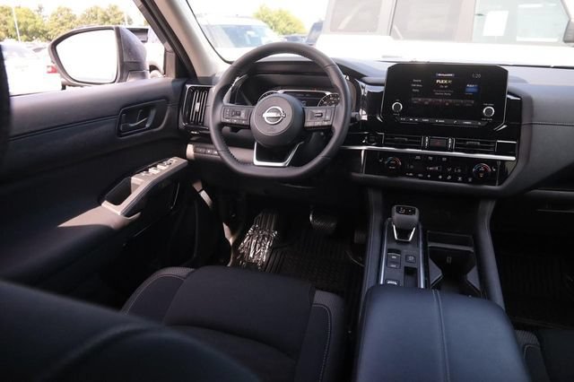 Certified 2025 Nissan Pathfinder SV w/ SV Premium Package FWD image 26