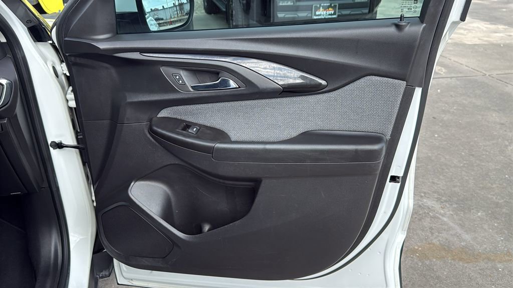 Used 2022 Chevrolet TrailBlazer LT image 31