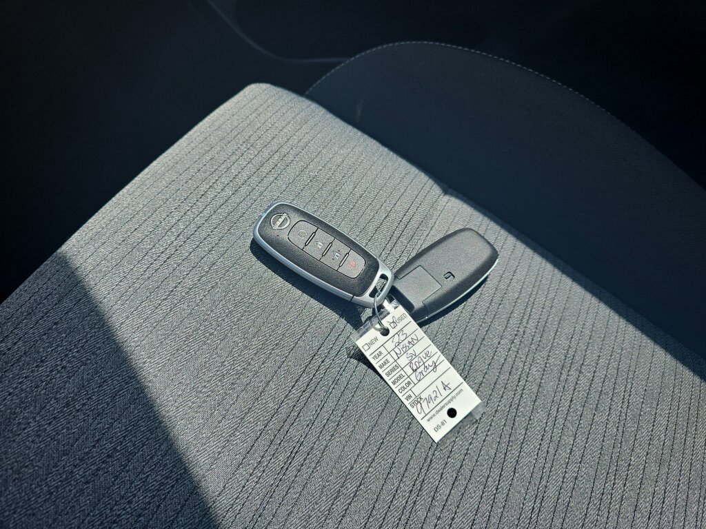 Used 2023 Nissan Rogue SV FWD image 11