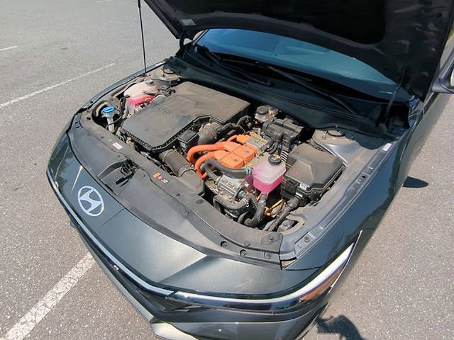 Used 2024 Hyundai Elantra Limited FWD image 45