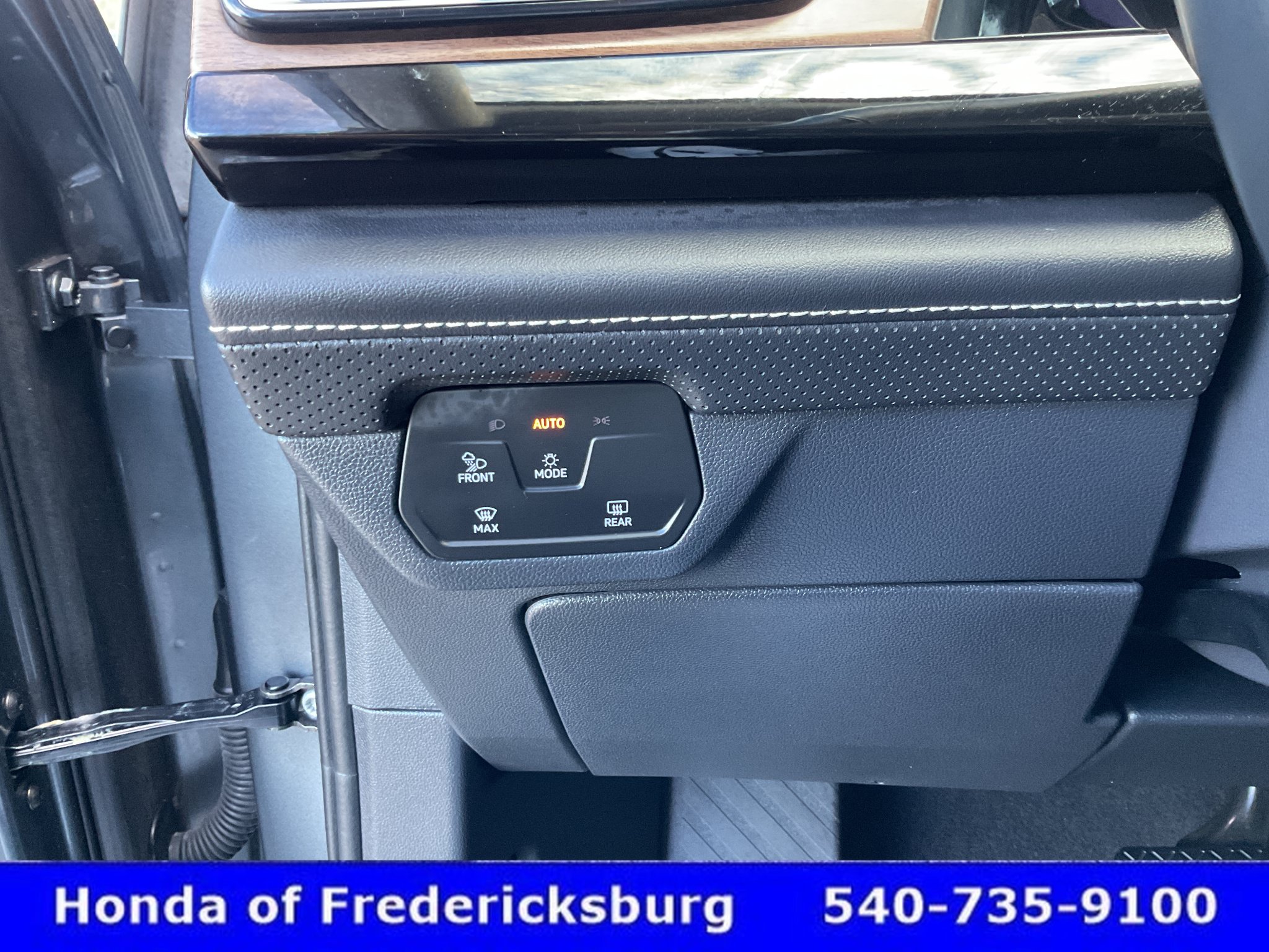 Used 2025 Volkswagen Atlas SE AWD/4WD image 42