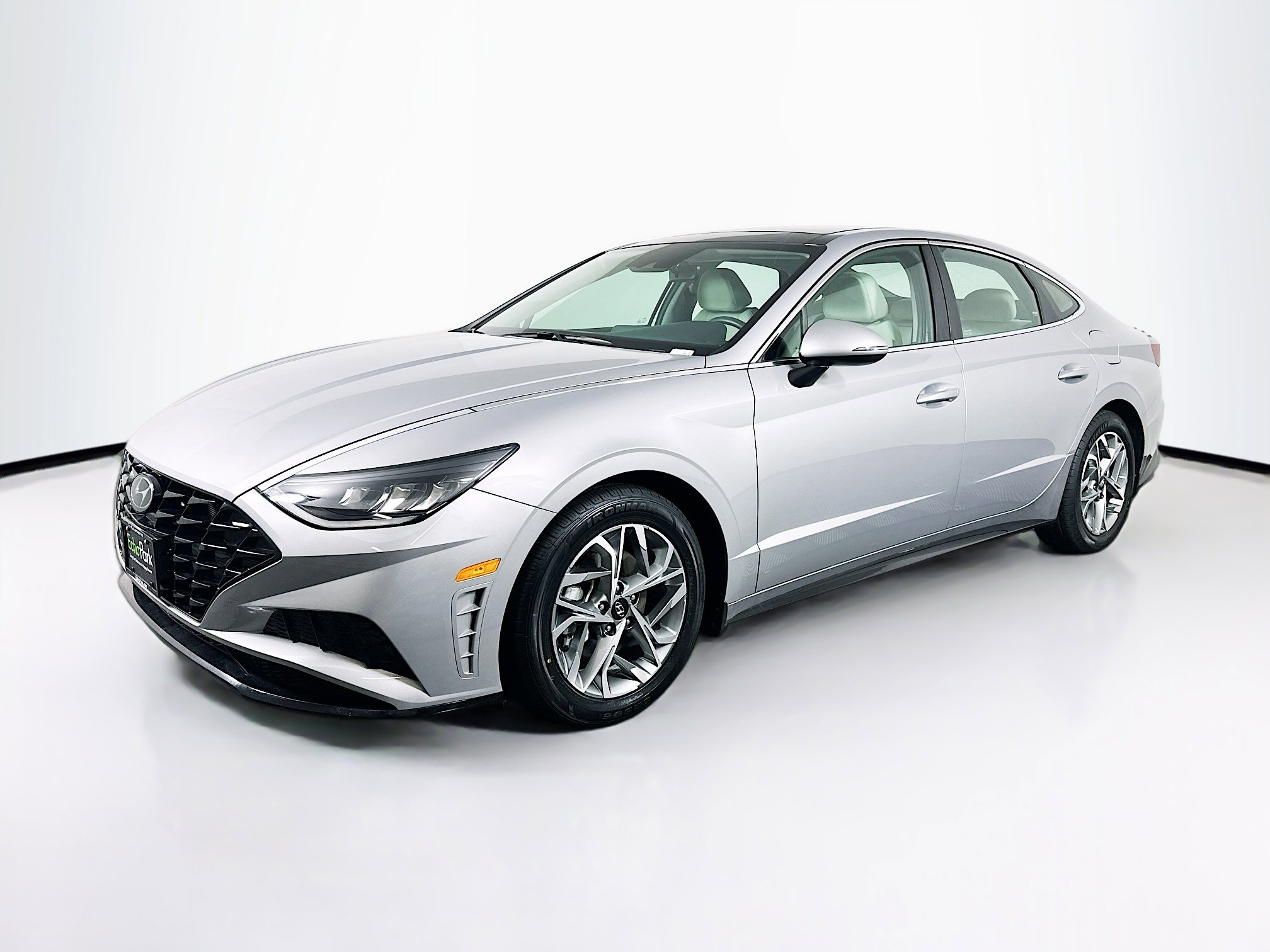 Used 2023 Hyundai Sonata SEL w/ Convenience Package image 3